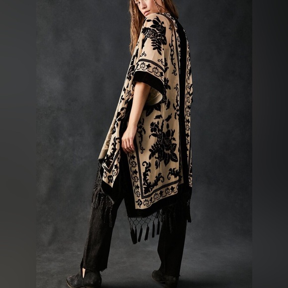 Free People Nightbird Kimono Black Cream Floral Fringe Boho OS NWOT - Picture 2 of 7